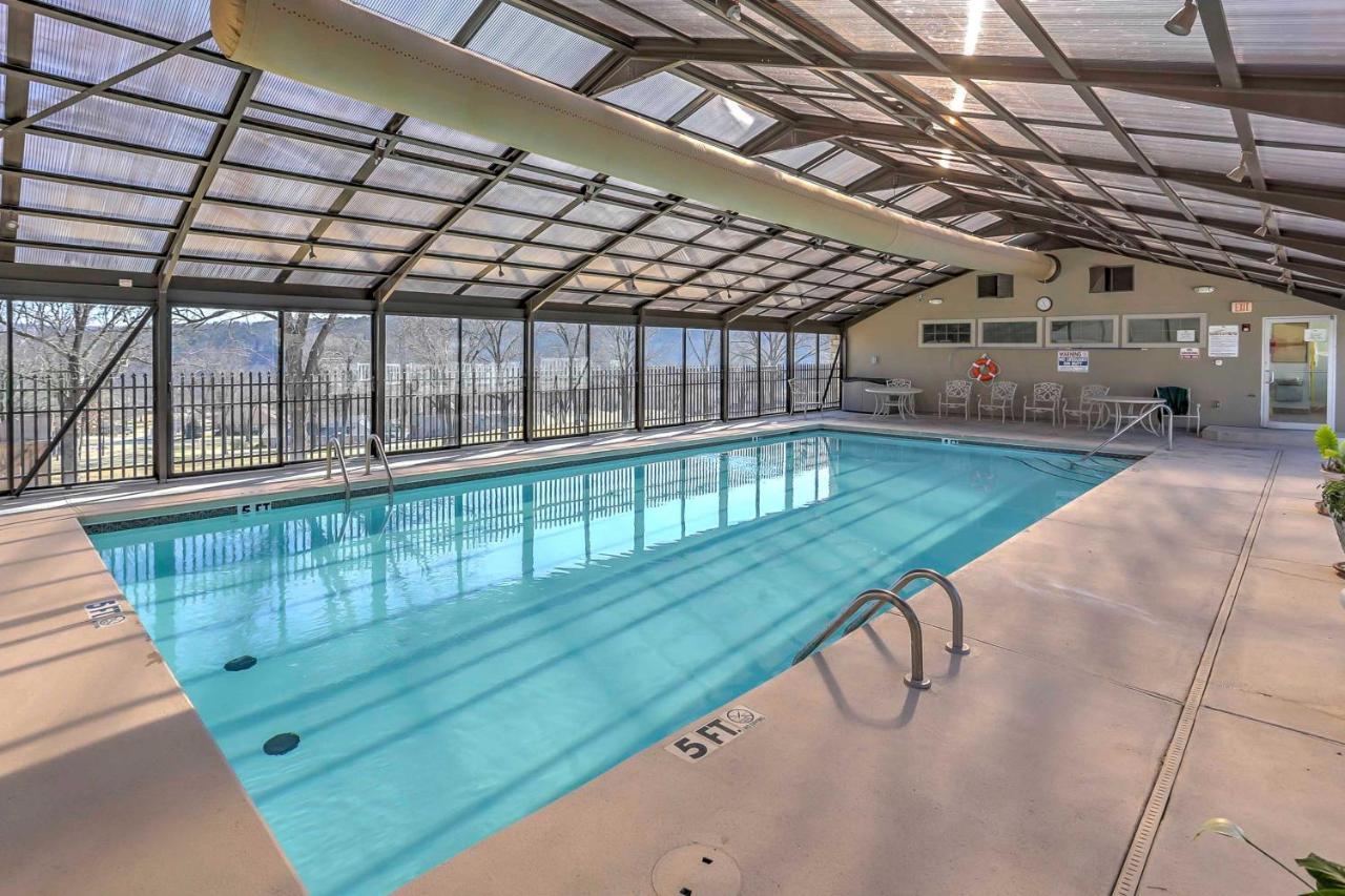 Lavish Branson Escape With Resort And Lake Access Exterior photo